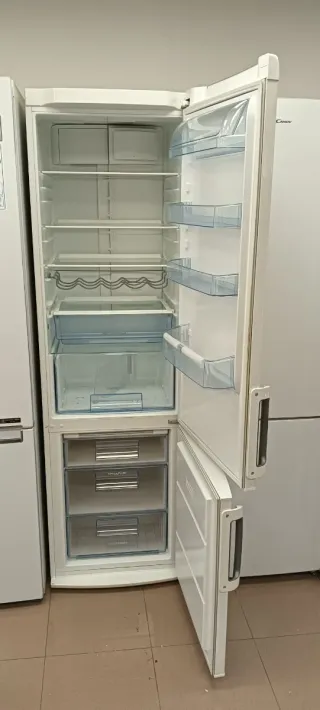 NEVERA COMBI ELECTROLUX NO FROST ENERGÍA A+