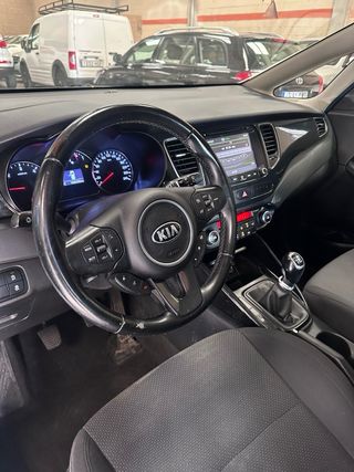 KIA Carens 2015  148.000km