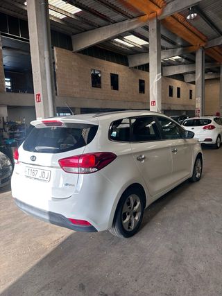 KIA Carens 2015  148.000km