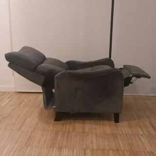 Butaca reclinable gris tela