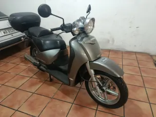 Aprilia Scarabeo 250 Gris