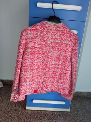 Chaqueta mujer Zara , jaspeado en rojo  Talla XS