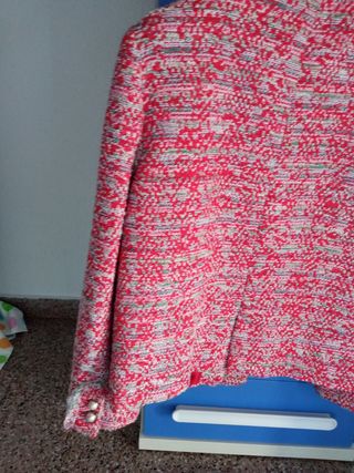 Chaqueta mujer Zara , jaspeado en rojo  Talla XS