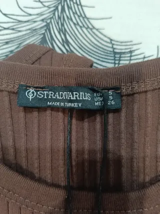 Camiseta STRADIVARIUS marrón