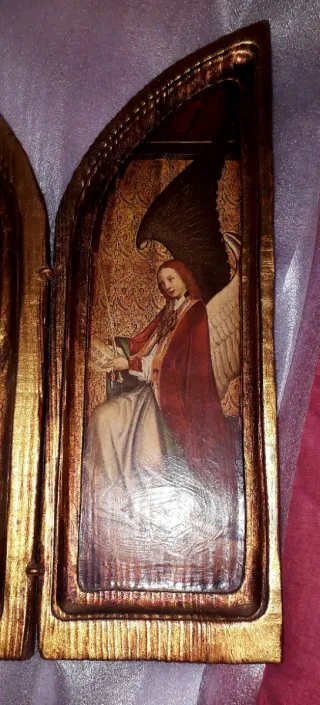 Tríptico religioso antiguo
