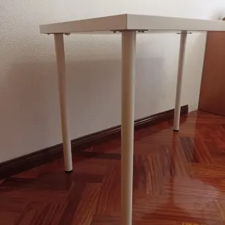 Escritorio Ikea blanco, modelo Linnmon