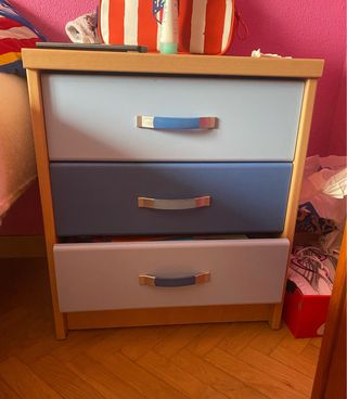 Mesita de noche de madera
