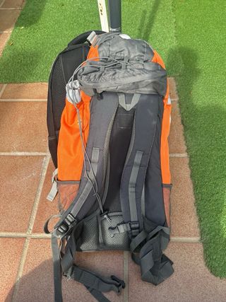 Dos Mochilas Negra y Naranja