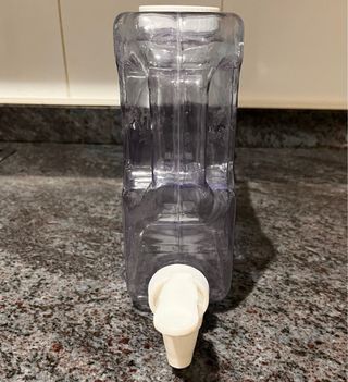 Dispensador 4 L de agua con grifo