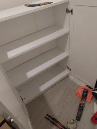 Armario blanco de madera