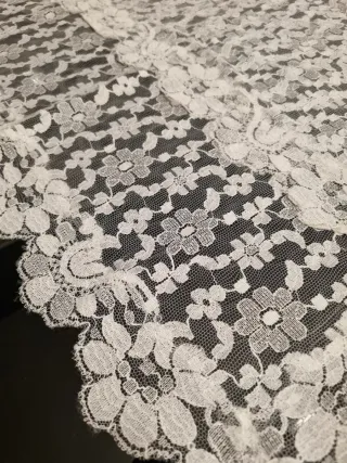 Mantilla de encaje blanca