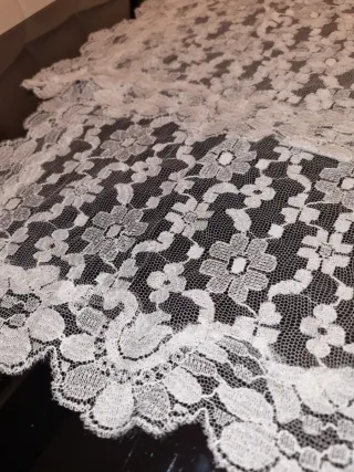 Mantilla de encaje blanca