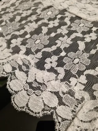 Mantilla de encaje blanca