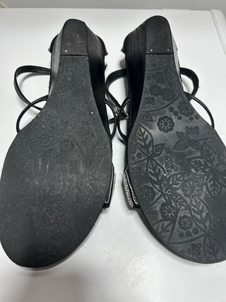 Sandalias GIOS EPPO negras y plateadas.