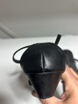 Sandalias GIOS EPPO negras y plateadas.