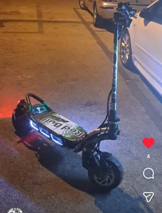 Patinete Eléctrico Red Bull