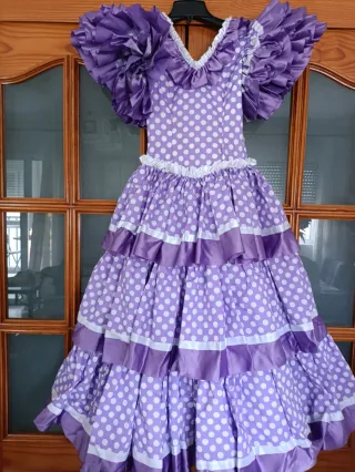 Traje de flamenca morado y blanco