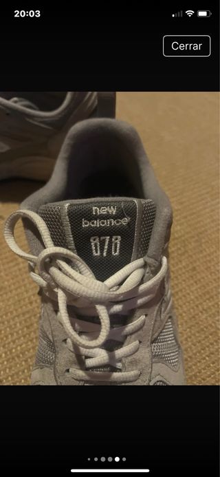 Deportivas New Balance Grises y Plateadas