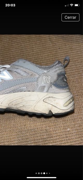 Deportivas New Balance Grises y Plateadas