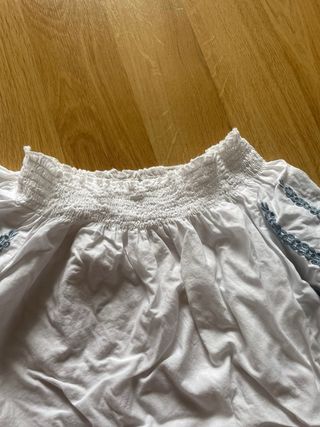 Blusa blanca bordada talla S