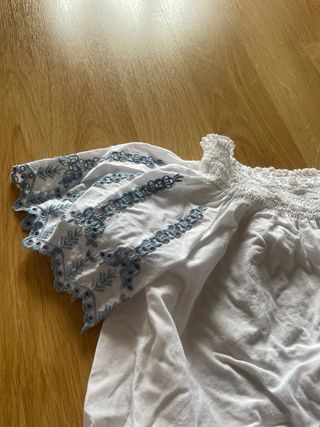Blusa blanca bordada talla S