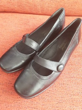 Zapatos de piel negros talla 39