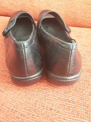 Zapatos de piel negros talla 39