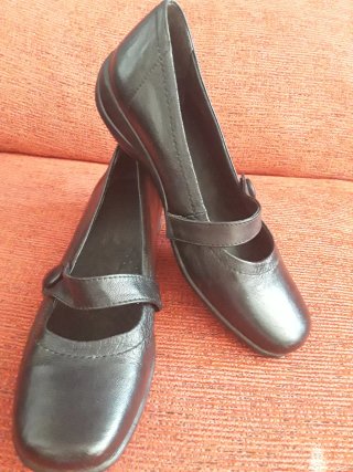 Zapatos de piel negros talla 39