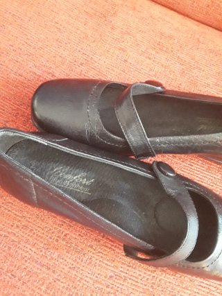 Zapatos de piel negros talla 39