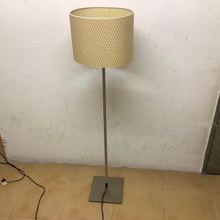 Lámpara de pie metal y tela beige