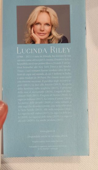 Delitti a Fleat House di Lucinda Riley. Nuovo