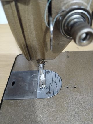 Máquina de coser JUKI MO-2400