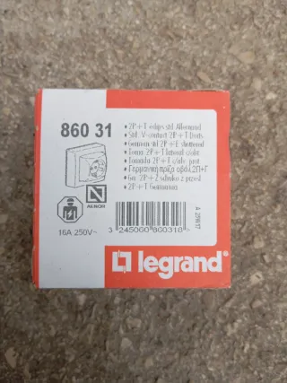 Enchufe Legrand 860 31 16A 250V