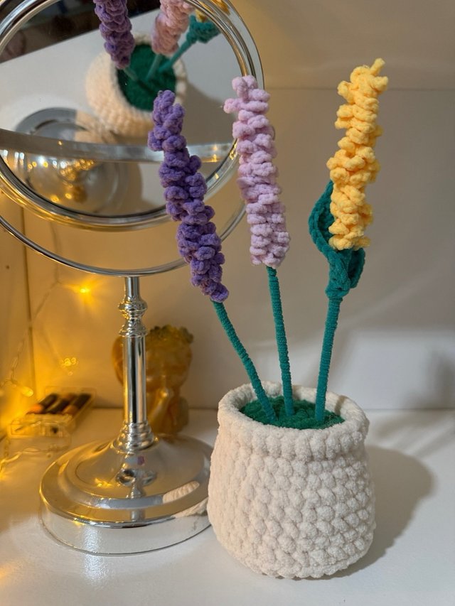 Florecita en maceta ! Hecho a mano.