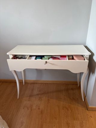 Tocador blanco con cajón