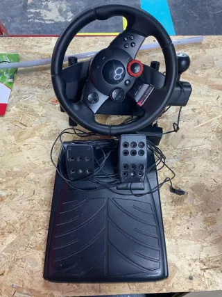 Logitech Driving Force GT Volante y Pedales