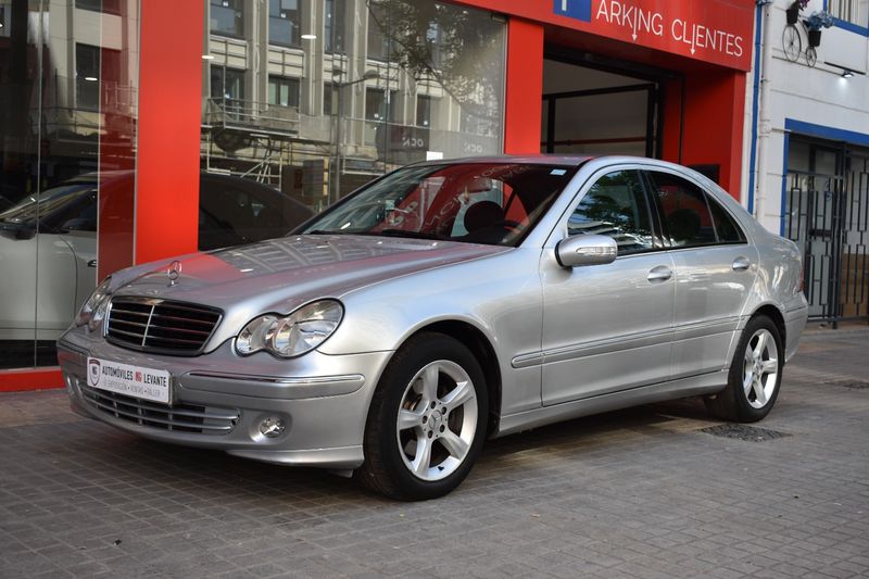 Mercedes-Benz Clase C C 220 CDI Elegance / Avantgarde 4p (W203) 2005