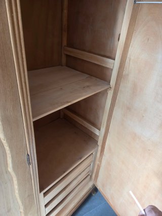 Armario ropero de madera maciza