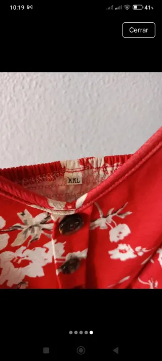 Vestido de verano rojo con flores