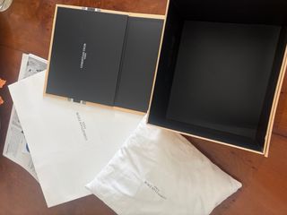 Bolsa, caja y cojín Christian Dior
