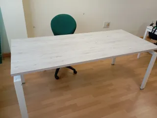 Escritorio y silla de oficina