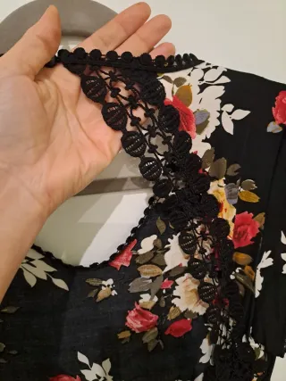 Abito lungo cut out con pizzo
