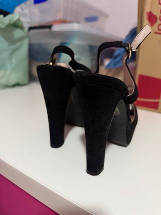 Zapatos de tacón negros
