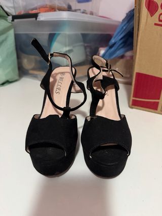 Zapatos de tacón negros