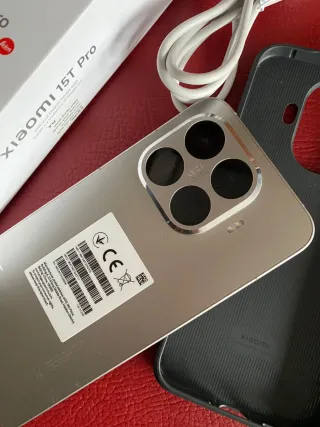 Xiaomi Teléfono Plata + Funda y Cable