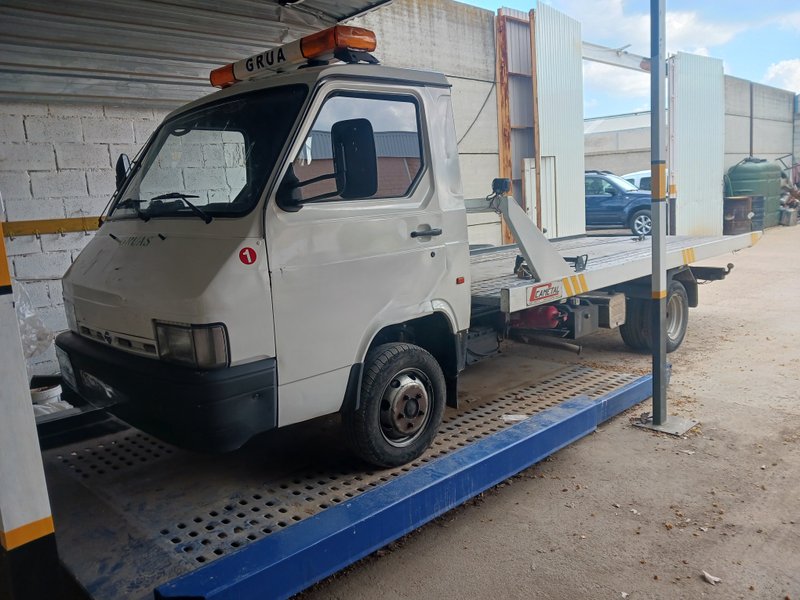 NISSAN TRADE 1996 - foto 1