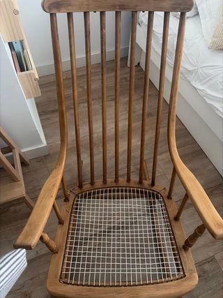 Mecedora de madera restaurada