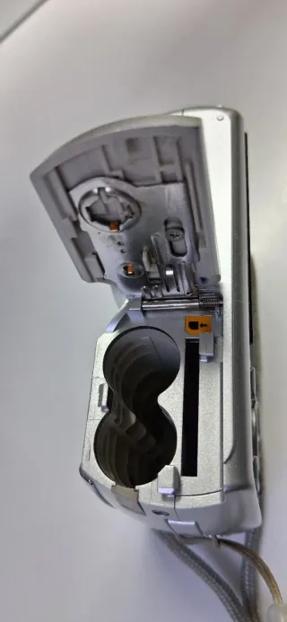 Pentax Optio E30, 7.1Mp Zoom 4x 6-18mm sd 2gb