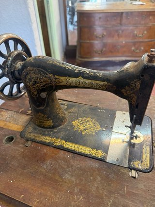Máquina de Coser Antigua Singer con Pie