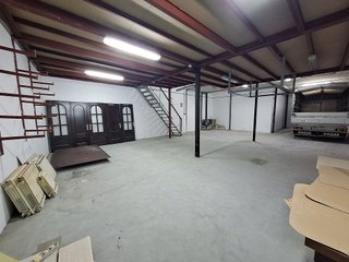 Local comercial en alquiler en Milán - Pumarín - Teatinos en Oviedo
